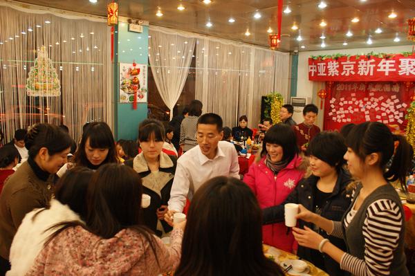 公司举行2011年新年聚会