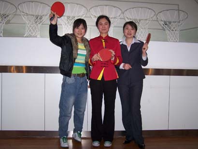 女子乒乓球比赛龙莉夺冠
